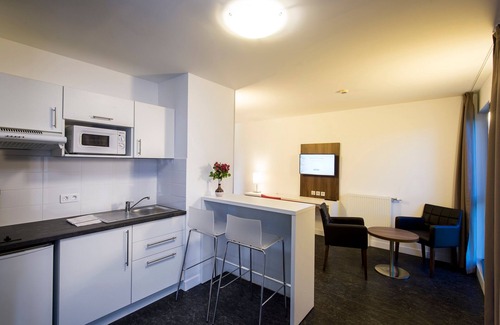 Dijon Hôtel | Suite Moderne 100m du Centre|Wifi + Salon Privé