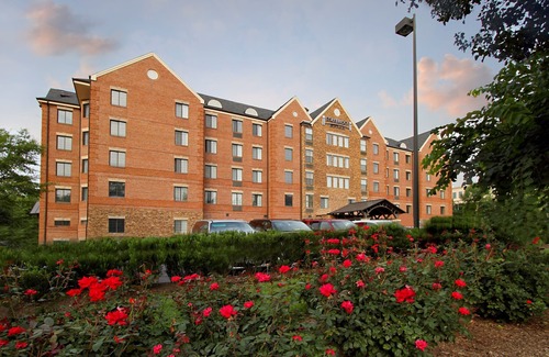 McLean Copropriété | Suite Near DC | Free Breakfast + On-Site Fitness Center | Great for Business Travelers!
