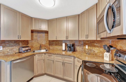 Bermuda Riviera Appartement | Suite on the Ocean with City View