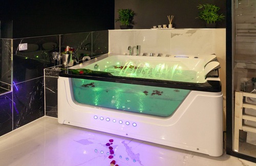 Meaux Maison | Suite Panthéon Maison de ville haut de gamme avec jaccuzi et sauna.