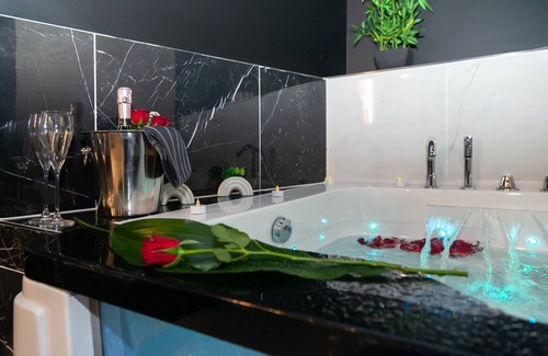 Meaux Maison | Suite Panthéon Maison de ville haut de gamme avec jaccuzi et sauna.