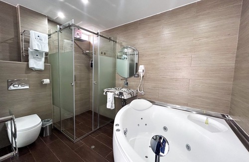 Chancay Maison | Suite Con Jacuzzi y Balcón by BlueThree Hotel 3✨️ a 7 min de la Plaza de Chancay