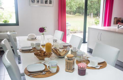 Le Burgaud Lit Et Petit-Déjeuner | Suite pour 4 la Maison Maupas