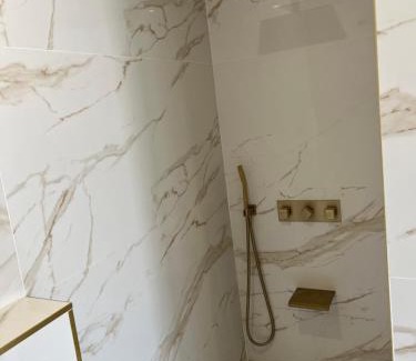 Pignan Lit Et Petit-Déjeuner | Suite privée accès piscine