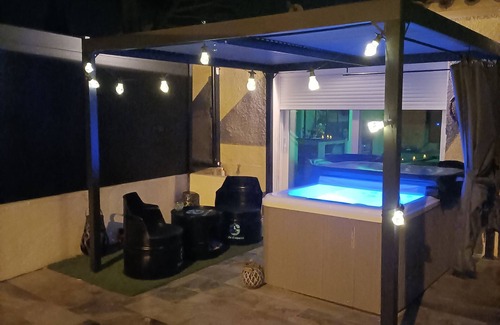 Trebes Lit Et Petit-Déjeuner | Suite privative avec jaccuzi Billard et terrasse a 10 min de Cité de Carcassonne