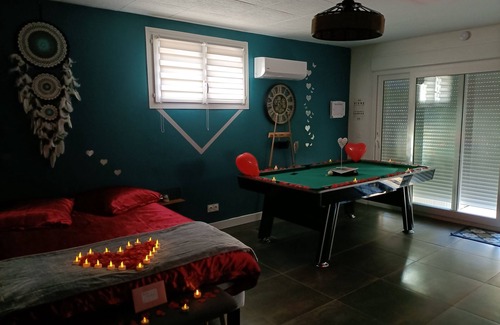 Trebes Lit Et Petit-Déjeuner | Suite privative avec jaccuzi Billard et terrasse a 10 min de Cité de Carcassonne