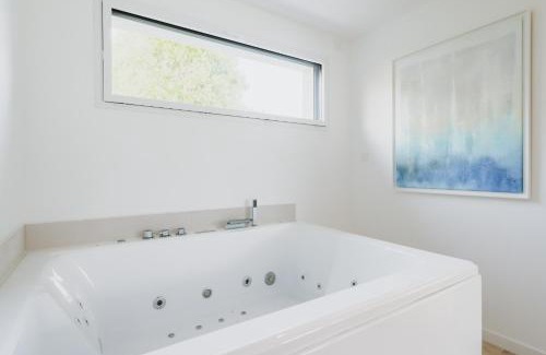 Le Bernard Appartement | Suite raffinée climatisée avec piscine, proche mer