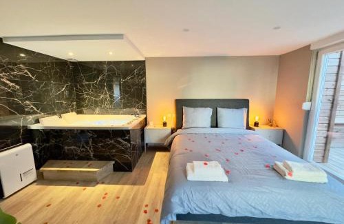Cuincy Appartement | Suite Romantique - Balneo Privé - Parking