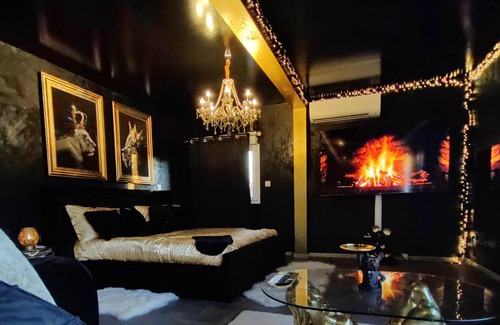 Saint-Sauveur Lit Et Petit-Déjeuner | suite ROYAL ROOM by playroom, appartement et spa totalement privatifs