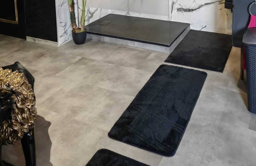 Saint-Sauveur Lit Et Petit-Déjeuner | suite ROYAL ROOM by playroom, appartement et spa totalement privatifs