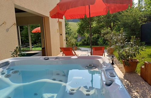Bligny sur Ouche Appartement | Suite SAPHIR with private spa and pool- Bélénos Suites et Spa