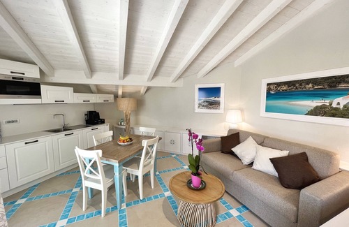 Porto Pino Appartement | Suite Villa Aquamarina with Private Jacuzzi