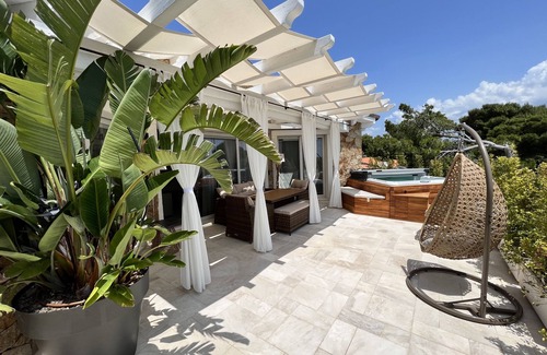 Porto Pino Appartement | Suite Villa Aquamarina with Private Jacuzzi