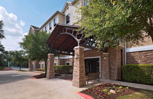 McNeil Copropriété | Suite with Air-Conditioning, Outdoor Pool Access, Free Breakfast + More!