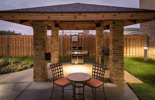 West Omaha Copropriété | Suite with Pool | Business Essentials