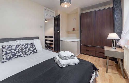 Thamesmead East Maison | Suites By Rehoboth - Courtland House