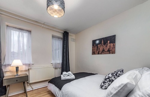 Thamesmead East Maison | Suites By Rehoboth - Courtland House