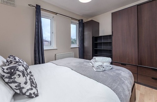 Thamesmead East Maison | Suites By Rehoboth - Courtland House