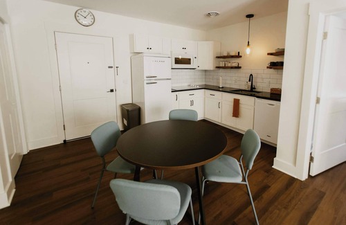 Dalton Appartement | Suites on Main - Unit 1