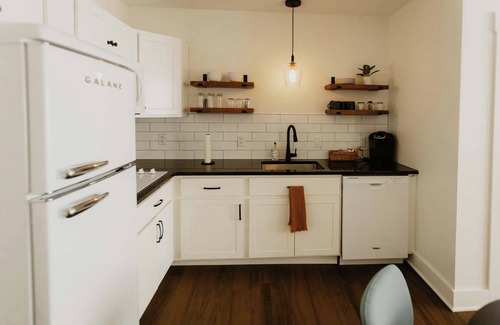 Dalton Appartement | Suites on Main - Unit 1