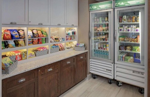 South Loop Maison | Suites steps from the Mall of America