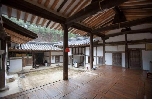 Andong Maison | Sujoldang Hanok Guesthouse