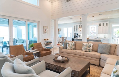William's Town Villa | Suma Sands Villa, Beachfront Villa with Pool & Sandy Beach All Year Round