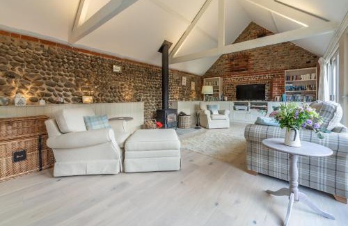Weybourne Maison | Summer Barn