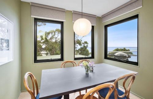 Lorne Maison | Summer By The Bay