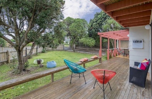 Raumati South Maison | Summer by the beach