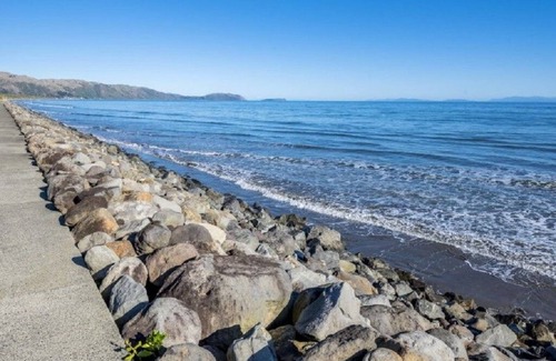 Raumati South Maison | Summer by the beach