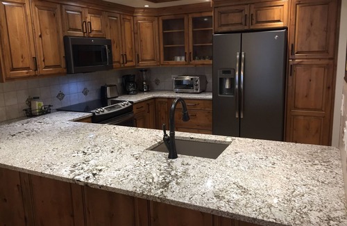 Peak 9 Copropriété | Summer dates available! Amazing condo within walking distance to everything!