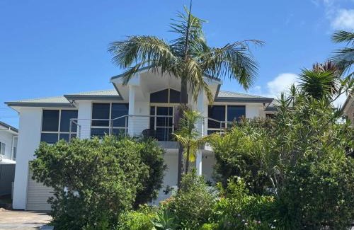 Mollymook Maison | Summer Days - elevated home with ocean views