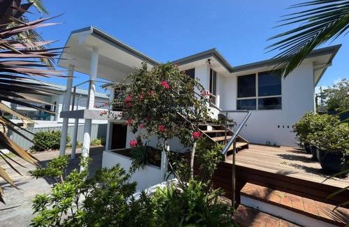 Mollymook Maison | Summer Days - elevated home with ocean views