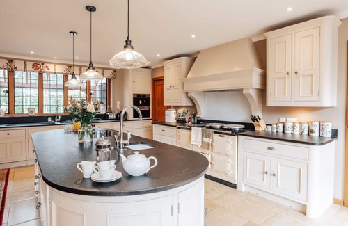 Henley Maison | Summer Gaze - Heated pool, hot tub, tennis court