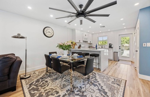 Pineapple Grove Arts District Appartement | Tropical Escape:Heated Pool, Spa & Tiki Hut Near Atlantic Ave & Beach!