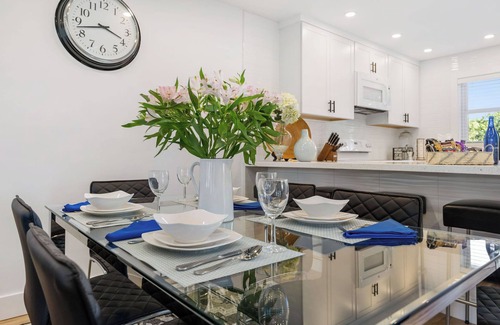 Pineapple Grove Arts District Appartement | Tropical Escape:Heated Pool, Spa & Tiki Hut Near Atlantic Ave & Beach!