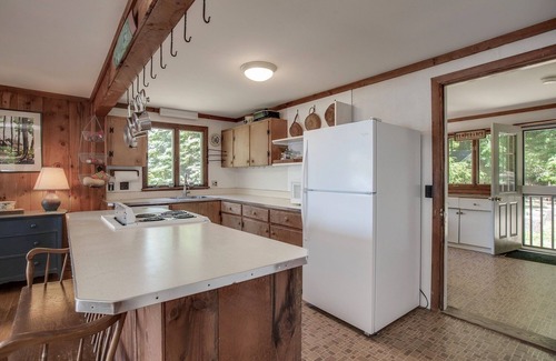 Tuftonboro Cottage | Maison d'été sur le lac Winnipesaukee, plage privée de Sandy Beach / Quai sur le cou de Tuftonboro