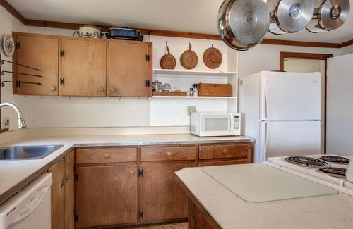 Tuftonboro Cottage | Maison d'été sur le lac Winnipesaukee, plage privée de Sandy Beach / Quai sur le cou de Tuftonboro
