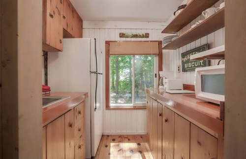 Tuftonboro Cottage | Maison d'été sur le lac Winnipesaukee, plage privée de Sandy Beach / Quai sur le cou de Tuftonboro