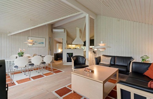Dronningmolle Maison | Summer house close to nature and beach
