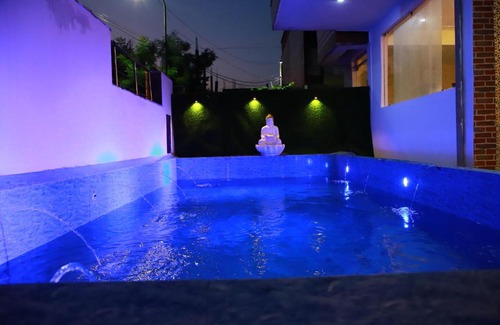 Sector 70 Appartement | Summer House