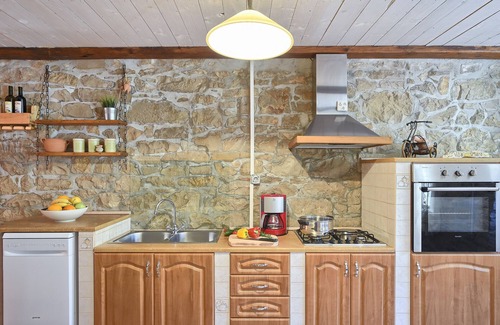 Rakalj Maison | Maison de vacances Mara en pierre, près de la mer dans un lieu de vacances calme, avec bain à remous extérieur