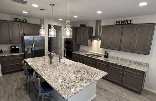 Glendale Maison | Summer Paradise! 6 LED 4K TV's w/POOL