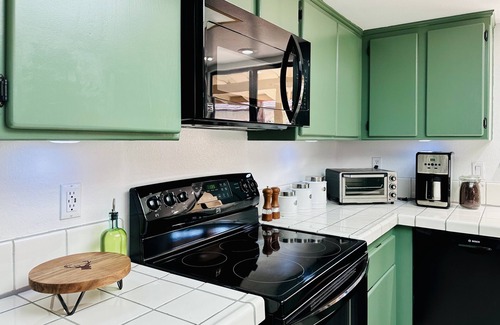 Paradise Maison | Summer Retreat in Las Vegas! Pool, Arcade, Pool Table & more….