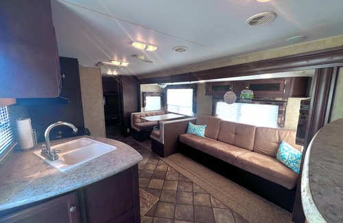 Bridgeport Station Balnéaire | Summer’s Paradise: Your Dream Lakeside Getaway