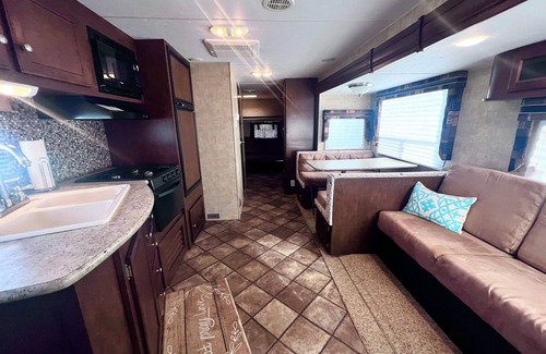 Bridgeport Station Balnéaire | Summer’s Paradise: Your Dream Lakeside Getaway
