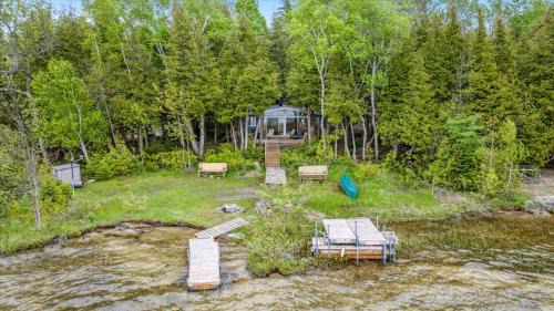South Bruce Peninsula Maison | Summer Side Classic Lakefront Escape