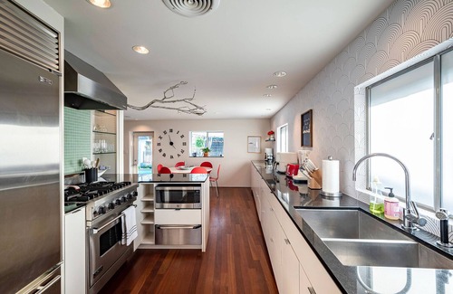 Greater Heights Maison | Christmas with Heated pool/hot tub and backyard paradise