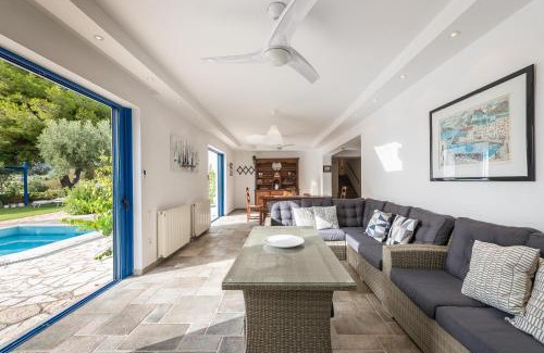 Lavreotiki Villa | Summer Villa Pasiphae Private Pool - BBQ -Beach 2min